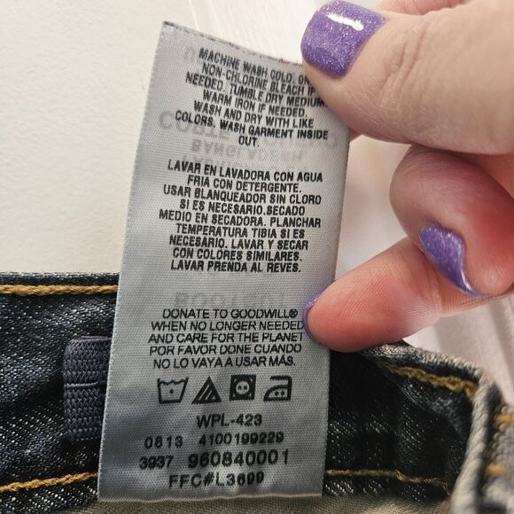 SIGNATURE by LEVI STRAUSS & CO Bootcut FIt Jeans-Size 18 REG, Med Wash Youth - Picture 11 of 11